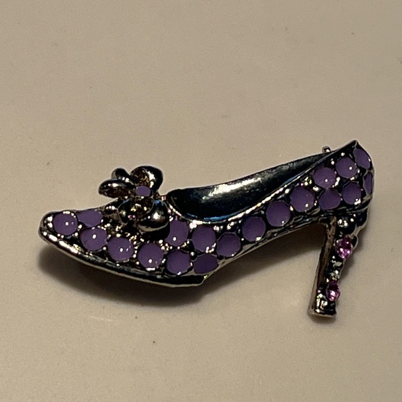 NWOT Purple high heel pin/brooch. - Picture 5 of 8